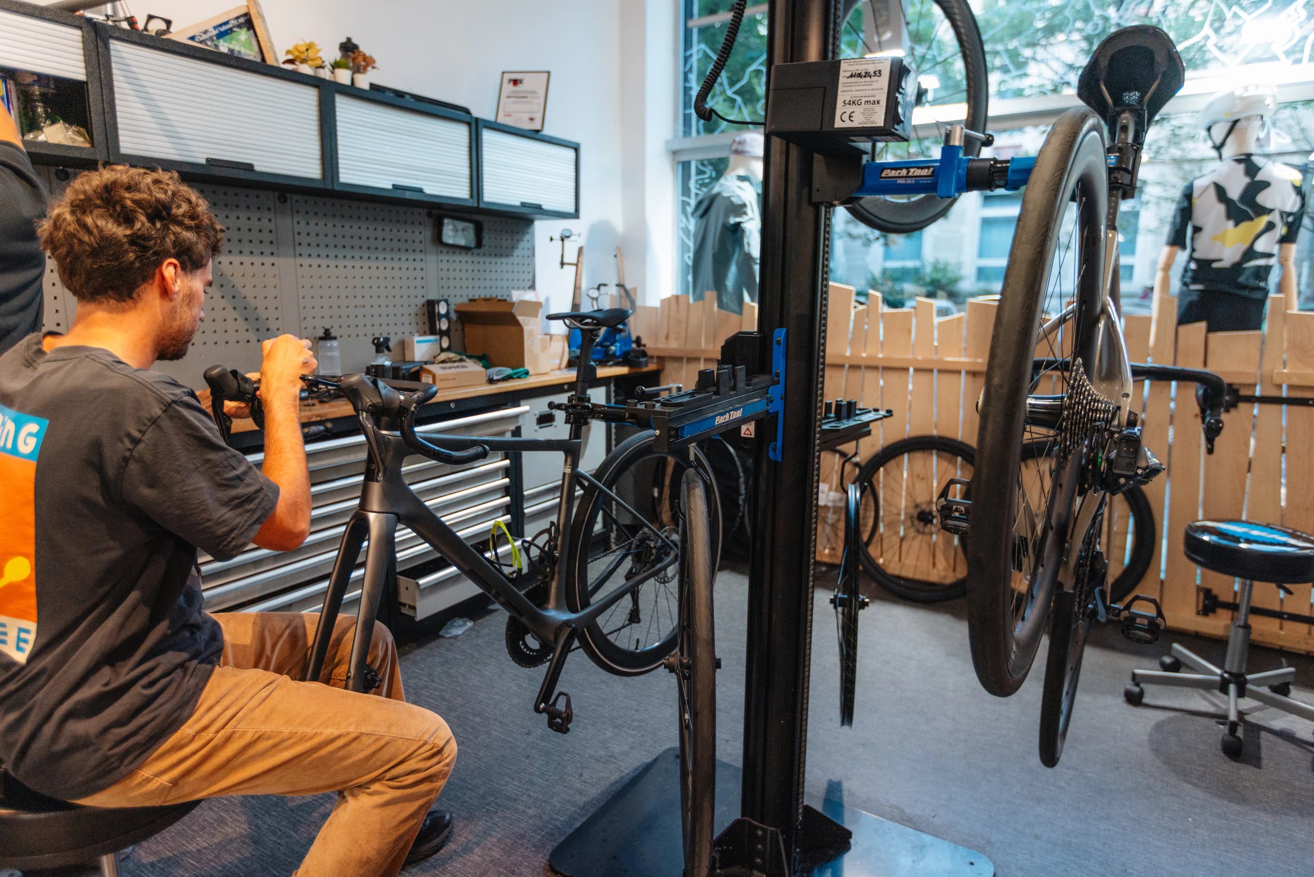 Outils de précision dans l'atelier Hors Catégorie Grenoble