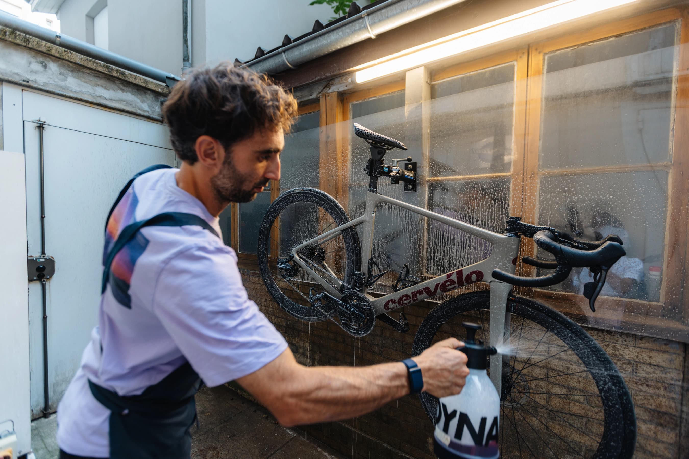 Vélo propre et brillant après lavage chez Hors Catégorie